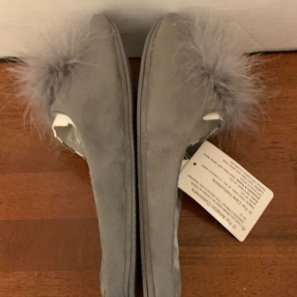 BC Studio Gray slip on house shoes detailed with faux fur - Picture 5 of 8